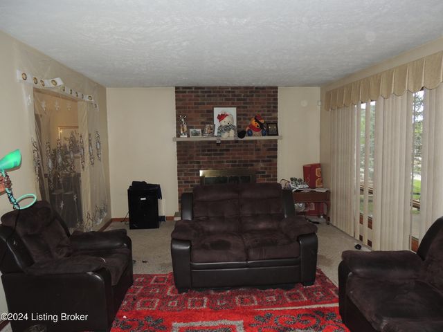 1428 Hobart Dr, Louisville, KY 40216