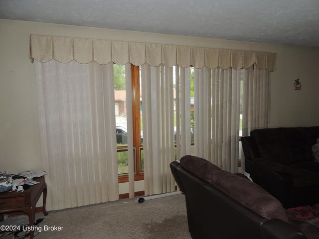 1428 Hobart Dr, Louisville, KY 40216