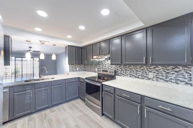 16076 DAWNVIEW DRIVE, Tampa, FL 33624