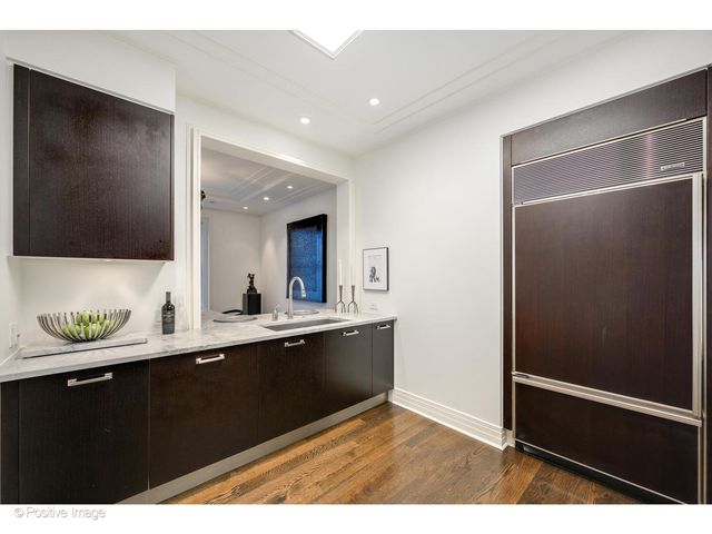 159 E Walton Place 7G, Chicago, IL 60611