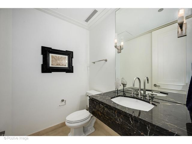 159 E Walton Place 7G, Chicago, IL 60611