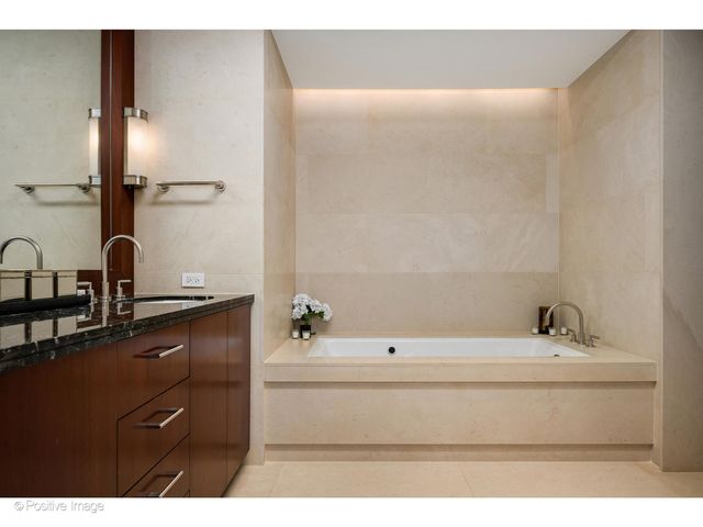 159 E Walton Place 7G, Chicago, IL 60611