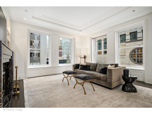 159 E Walton Place 7G, Chicago, IL 60611