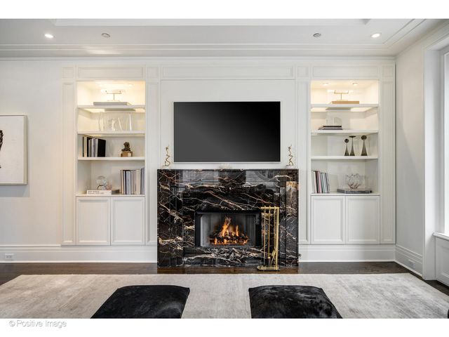 159 E Walton Place 7G, Chicago, IL 60611