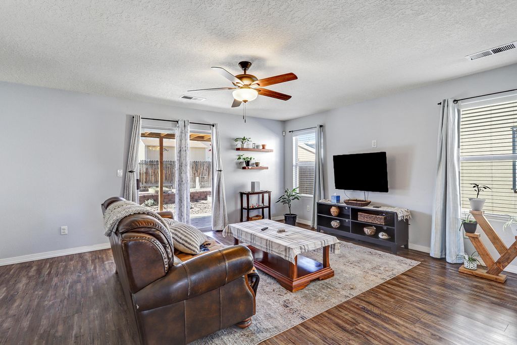 Image 2 of property listing at 431 Bluethorn Court SW, Albuquerque, NM 87121