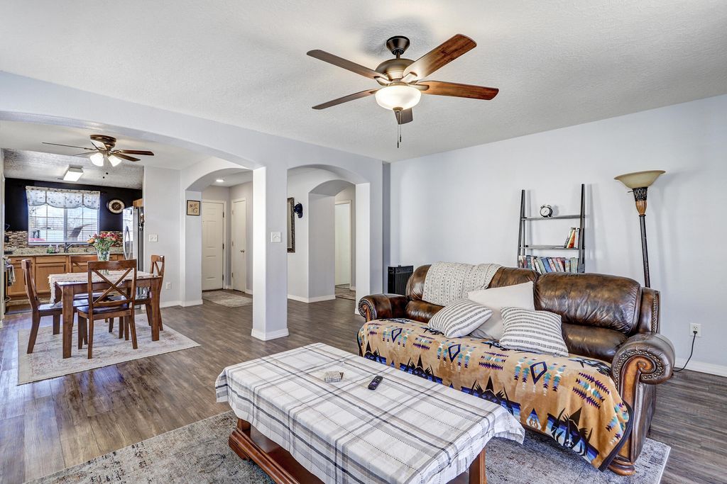 Image 3 of property listing at 431 Bluethorn Court SW, Albuquerque, NM 87121