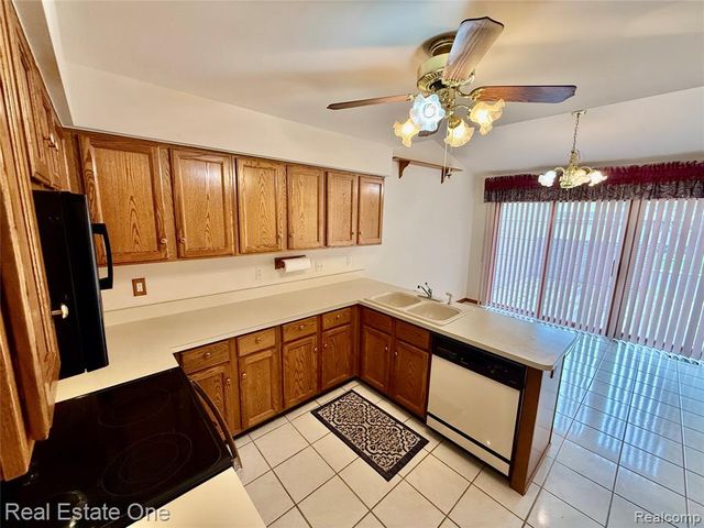 42827 Matthew Drive, Sterling Heights, MI 48313
