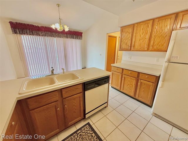 42827 Matthew Drive, Sterling Heights, MI 48313