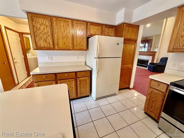 42827 Matthew Drive, Sterling Heights, MI 48313