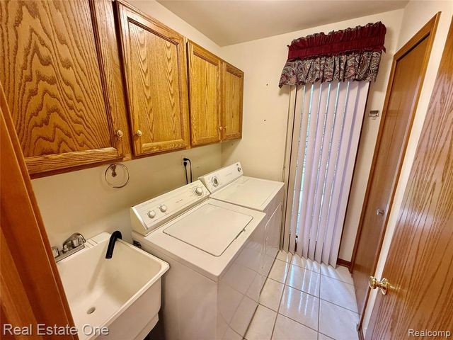 42827 Matthew Drive, Sterling Heights, MI 48313