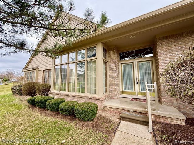 42827 Matthew Drive, Sterling Heights, MI 48313