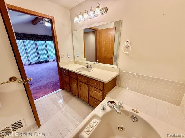 42827 Matthew Drive, Sterling Heights, MI 48313