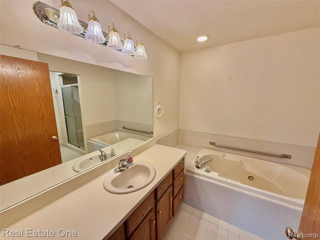 42827 Matthew Drive, Sterling Heights, MI 48313