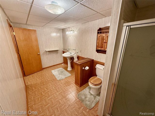 42827 Matthew Drive, Sterling Heights, MI 48313