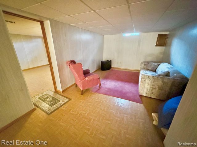 42827 Matthew Drive, Sterling Heights, MI 48313