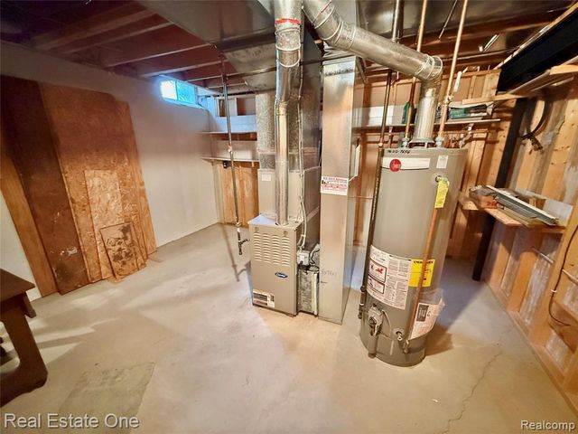 42827 Matthew Drive, Sterling Heights, MI 48313