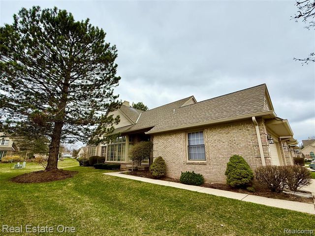 42827 Matthew Drive, Sterling Heights, MI 48313