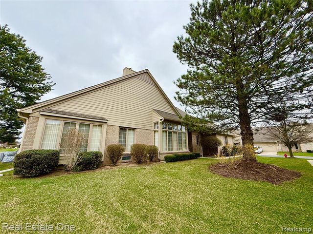 42827 Matthew Drive, Sterling Heights, MI 48313