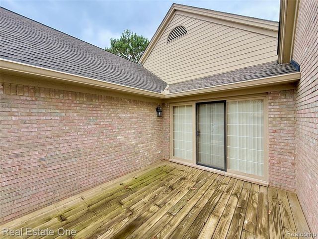 42827 Matthew Drive, Sterling Heights, MI 48313