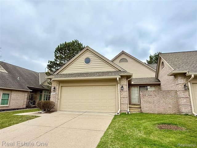 42827 Matthew Drive, Sterling Heights, MI 48313