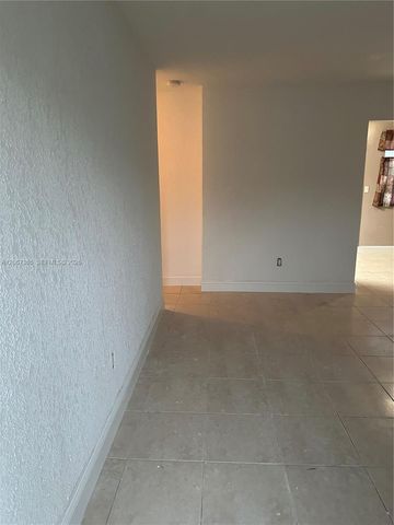 53 NW 169th Street 53, North Miami Beach, FL 33169