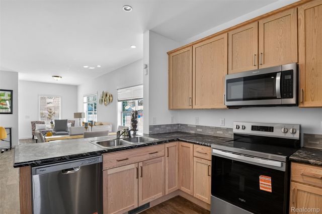 7567 Packard Avenue, Warren, MI 48091
