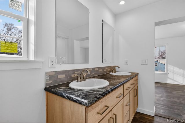 7567 Packard Avenue, Warren, MI 48091