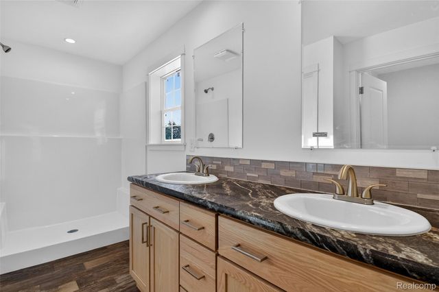 7567 Packard Avenue, Warren, MI 48091