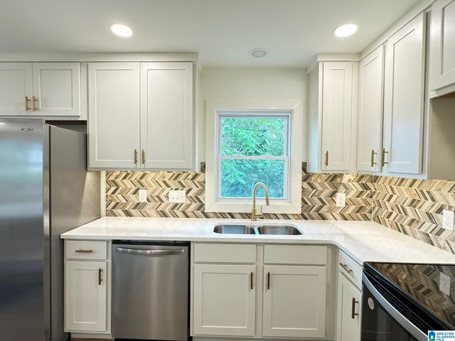1448 MATT LEONARD DRIVE SW, Birmingham, AL 35211