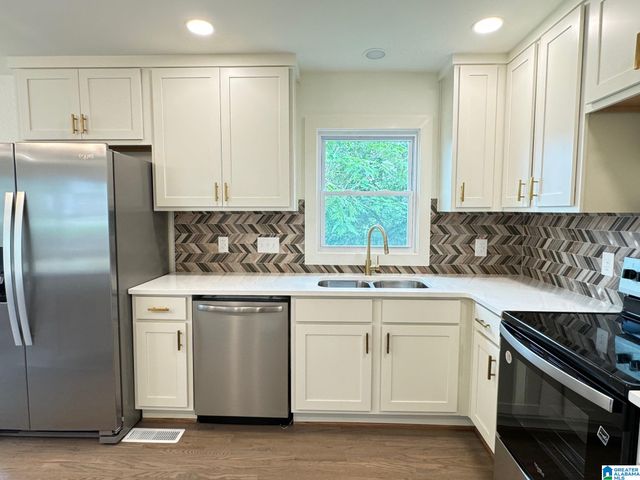 1448 MATT LEONARD DRIVE SW, Birmingham, AL 35211