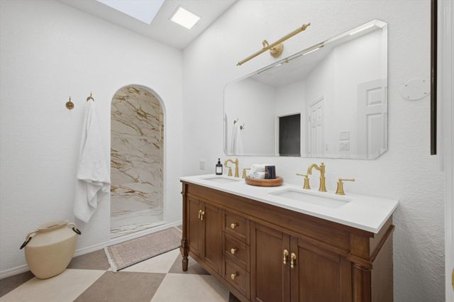 9438 Bent Road NE, Albuquerque, NM 87109