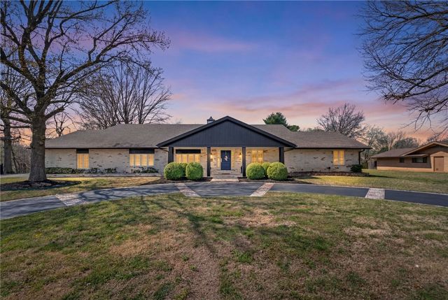 1100 Ranch Drive, Springdale, AR 72762
