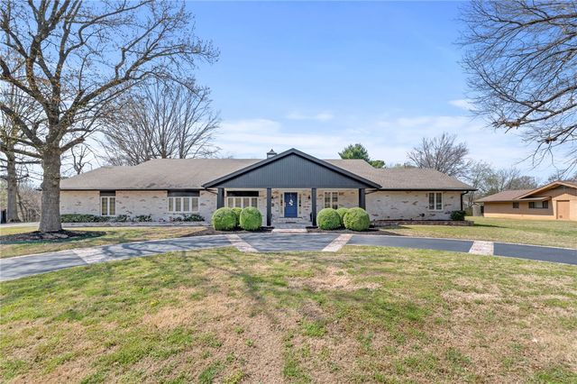 1100 Ranch Drive, Springdale, AR 72762