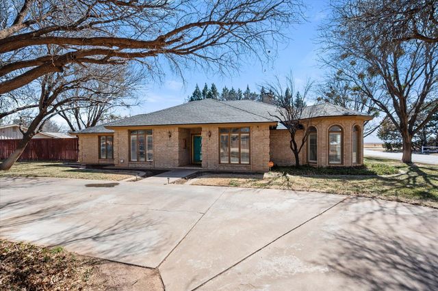 2429 N 1st Street, Tahoka, TX 79373