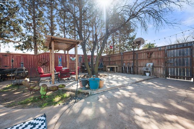 2429 N 1st Street, Tahoka, TX 79373