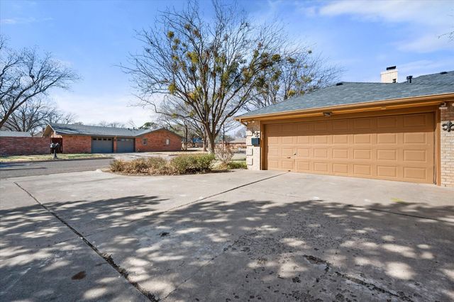 2429 N 1st Street, Tahoka, TX 79373