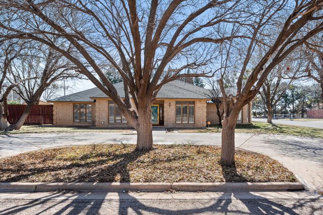 2429 N 1st Street, Tahoka, TX 79373