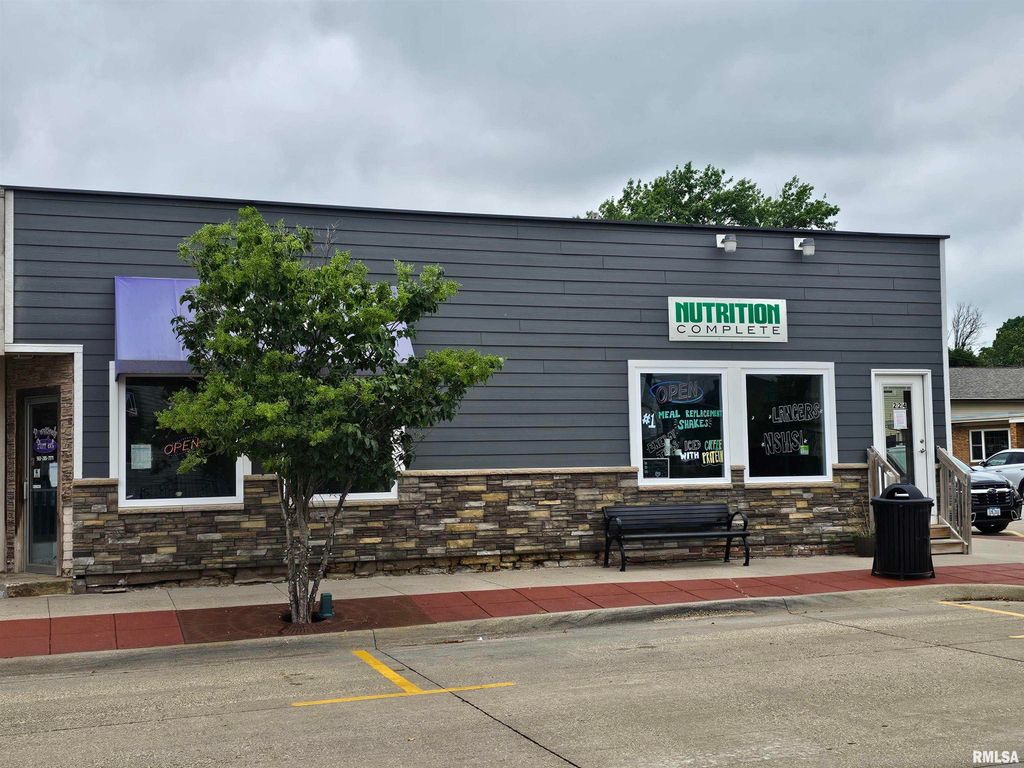 222 N 2ND Street, Eldridge, IA 52748