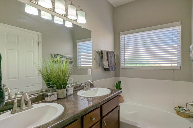 9601 Sun Dancer Drive NW, Albuquerque, NM 87114