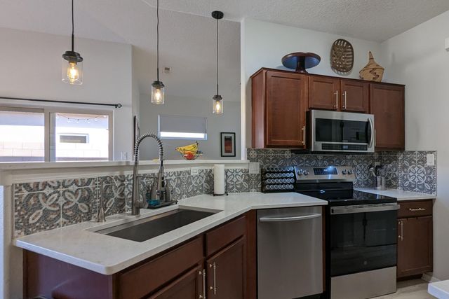 9601 Sun Dancer Drive NW, Albuquerque, NM 87114