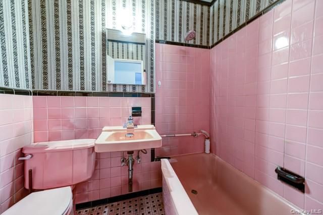 73-25 Cook Avenue, Middle Village, NY 11379