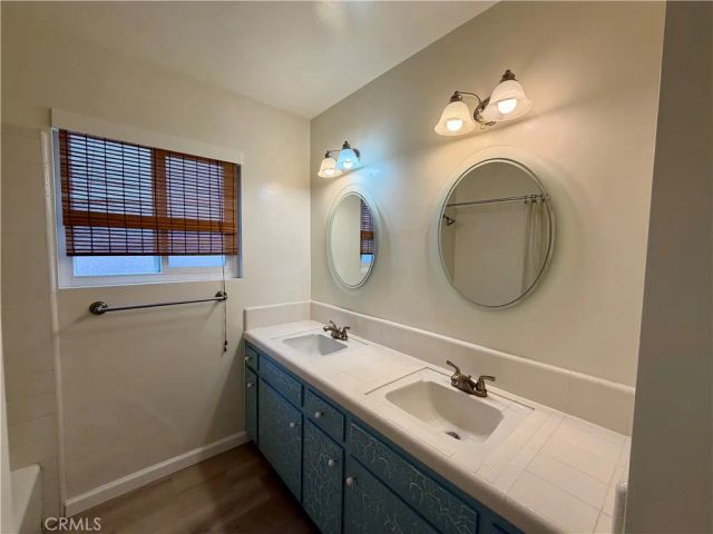 6621 Whitman Avenue, Lake Balboa, CA 91406