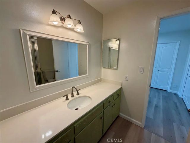 6621 Whitman Avenue, Lake Balboa, CA 91406