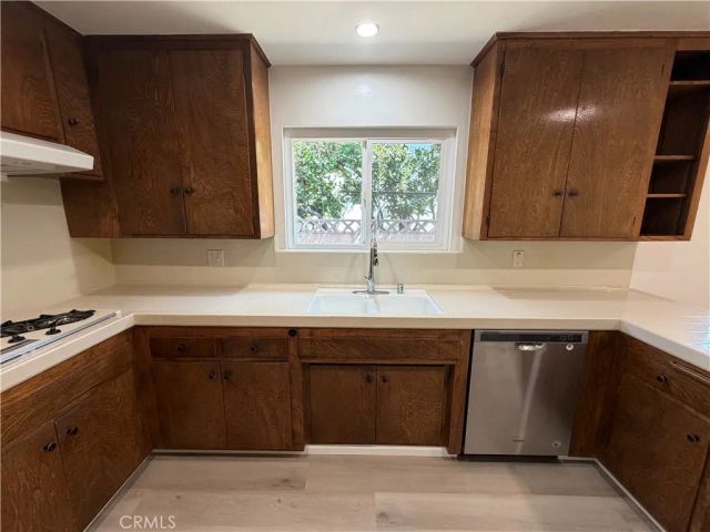 6621 Whitman Avenue, Lake Balboa, CA 91406