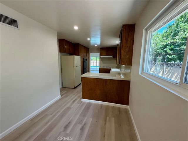 6621 Whitman Avenue, Lake Balboa, CA 91406