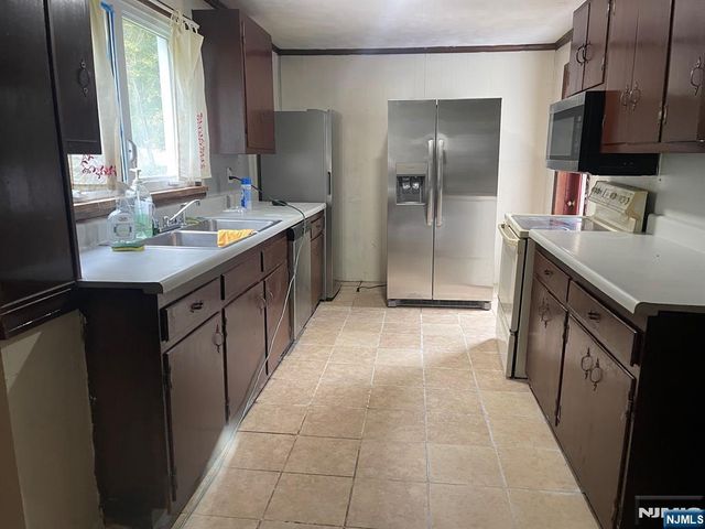 60 Vail Road, Blairstown, NJ 07832