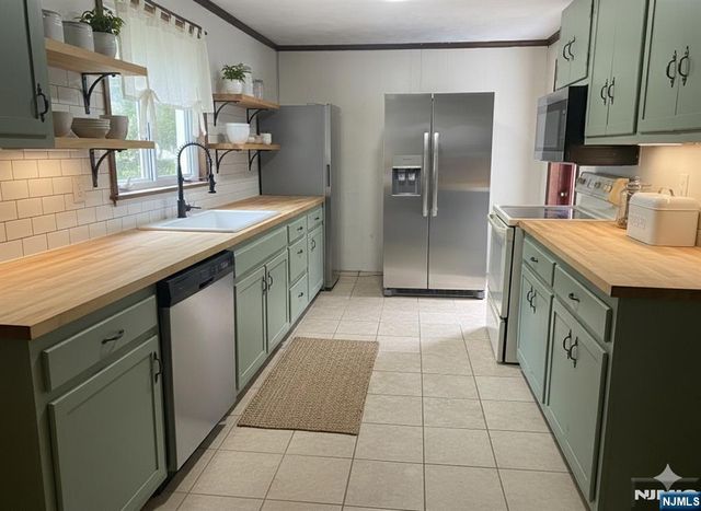 60 Vail Road, Blairstown, NJ 07832