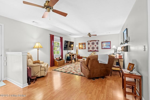 1018 W Hebron Ln, Shepherdsville, KY 40165