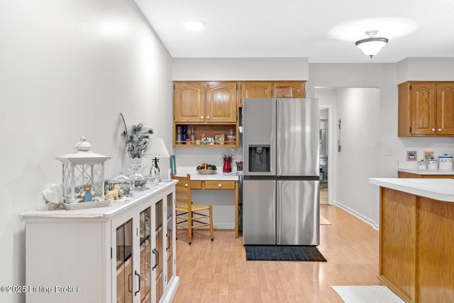 1018 W Hebron Ln, Shepherdsville, KY 40165