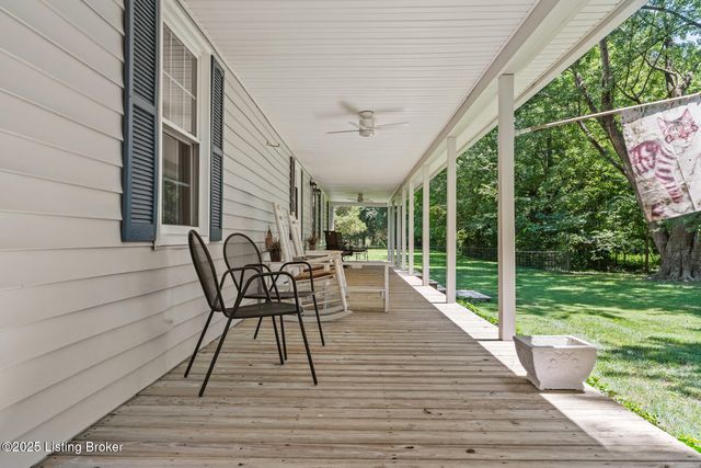 1018 W Hebron Ln, Shepherdsville, KY 40165